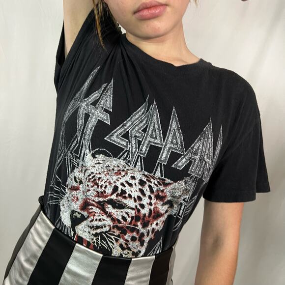 Black Def Leppard Graphic Short Sleeve T-Shirt Size Medium - Picture 1 of 6